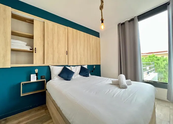 Skr - Rooftop Flat 6p * סאן-לורן-דו-ואר